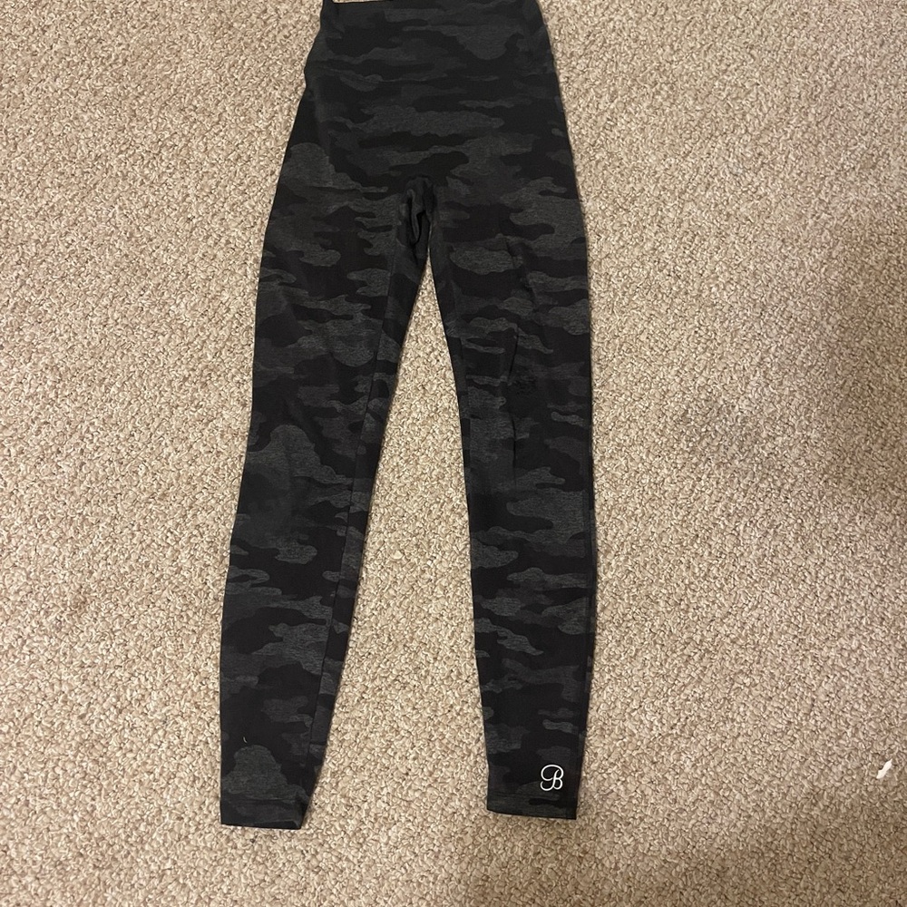 Bombshell leggings just little hole as in photo easy fixable
